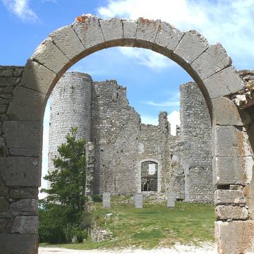 Ruines du château féodal de Bargème